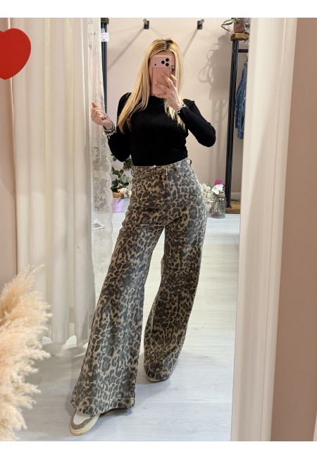 Jeans leopardati a palazzo