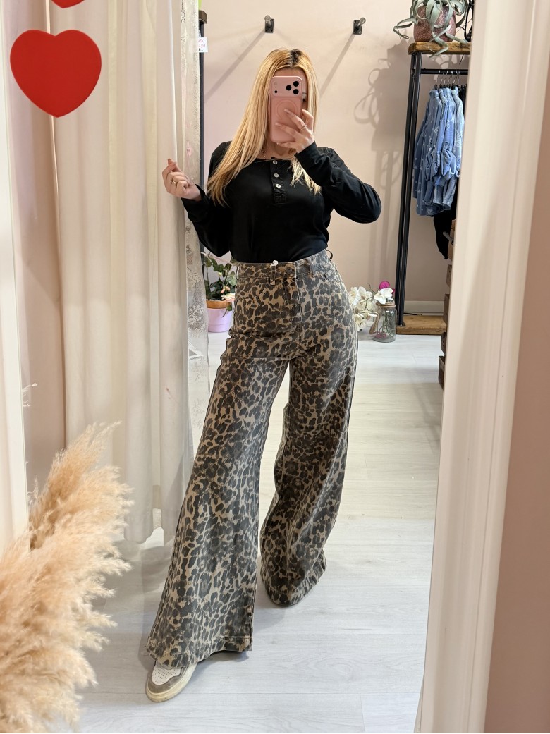 Jeans leopardati a palazzo