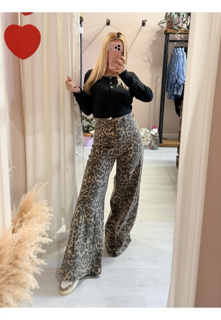 Jeans leopardati a palazzo