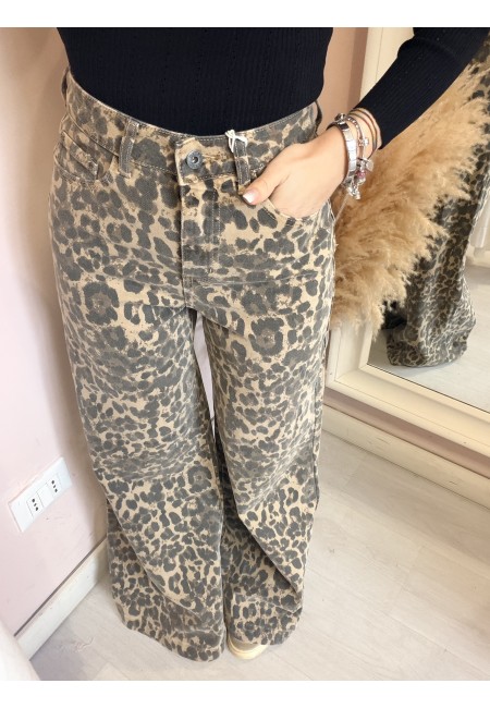 Jeans leopardati a palazzo