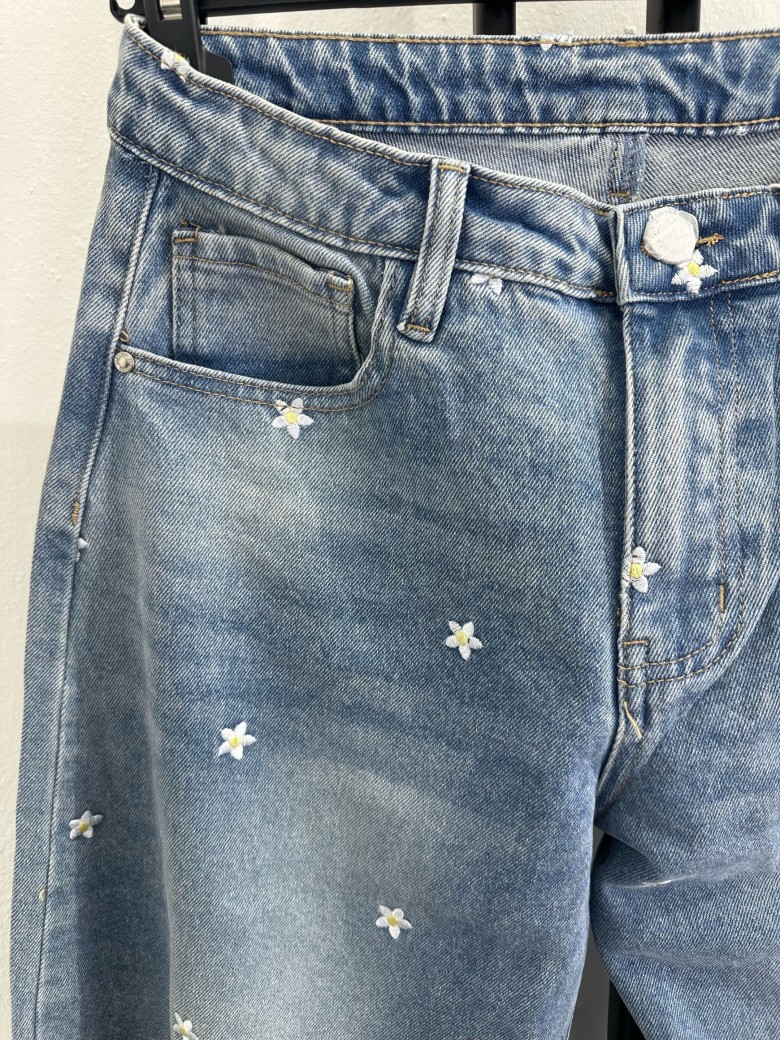 Jeans Capri a palloncino con margheritine