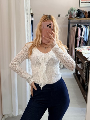 Maglia scollo con ruches in pizzo bianca 2