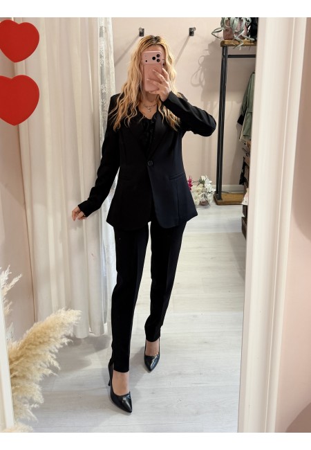 Completo tailleur giacca e pantalone nero