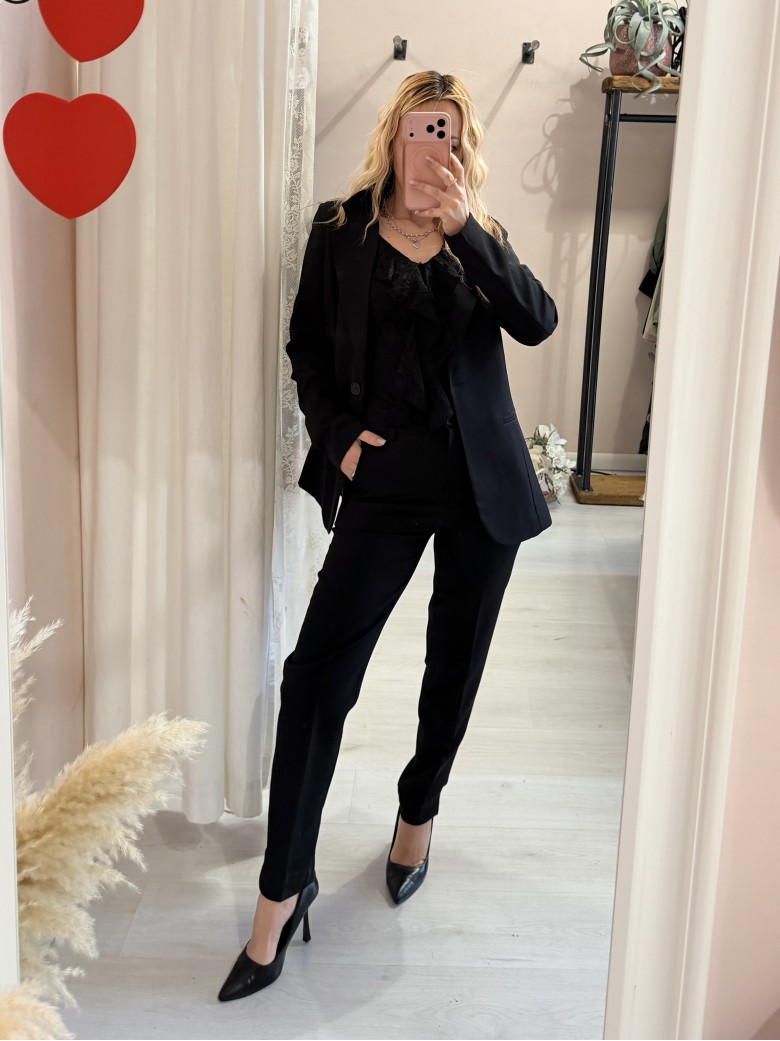 Completo tailleur giacca e pantalone nero