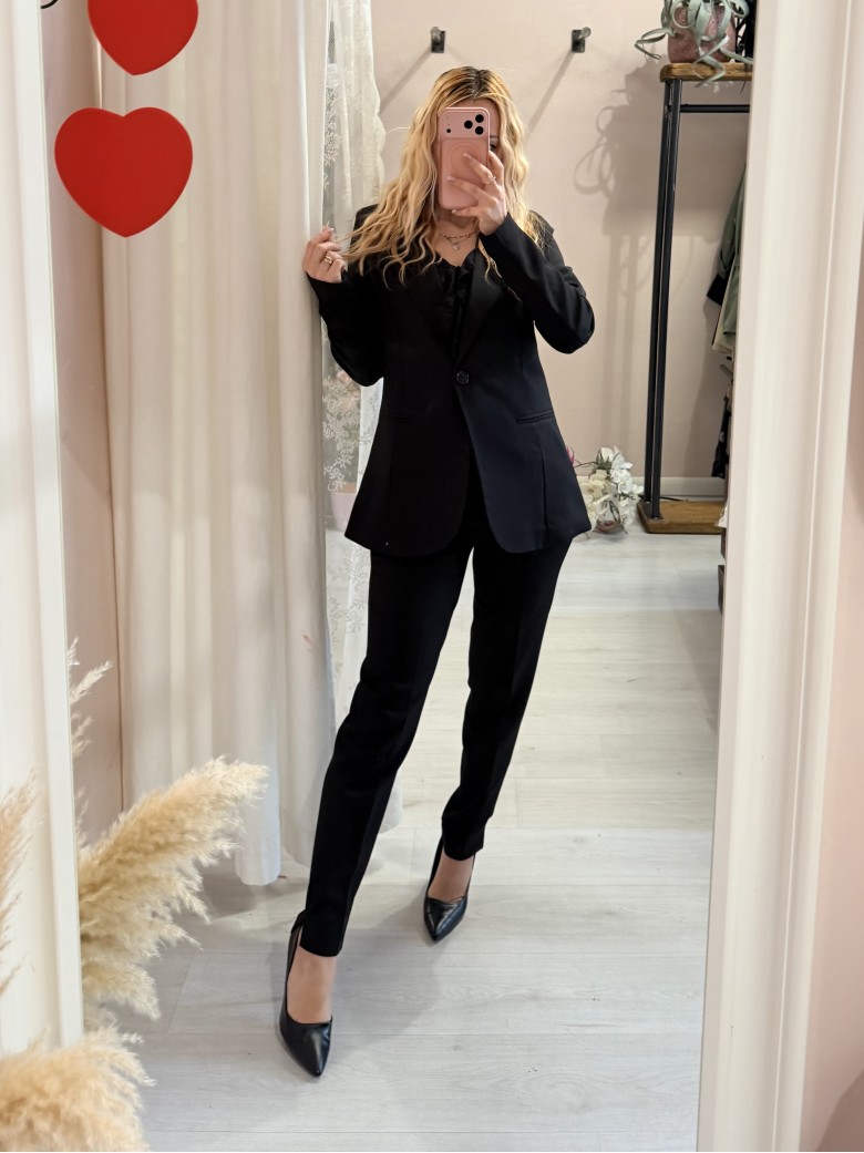 Completo tailleur giacca e pantalone nero