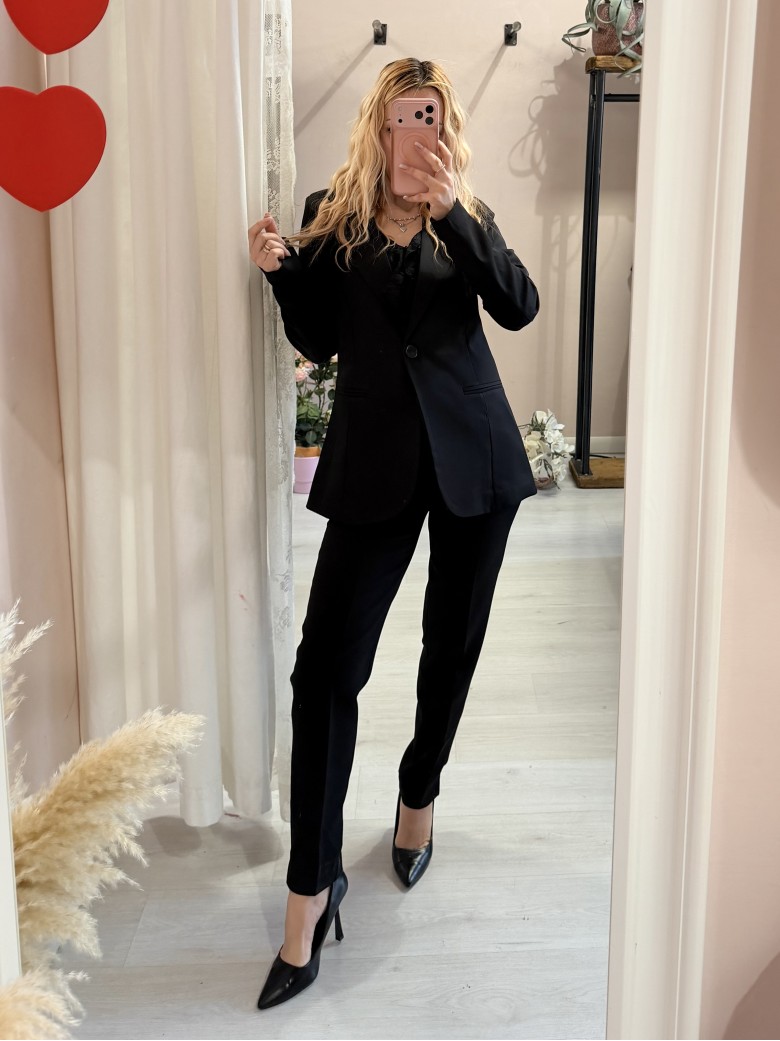 Completo tailleur giacca e pantalone nero