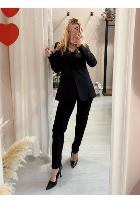 Completo tailleur giacca e pantalone nero