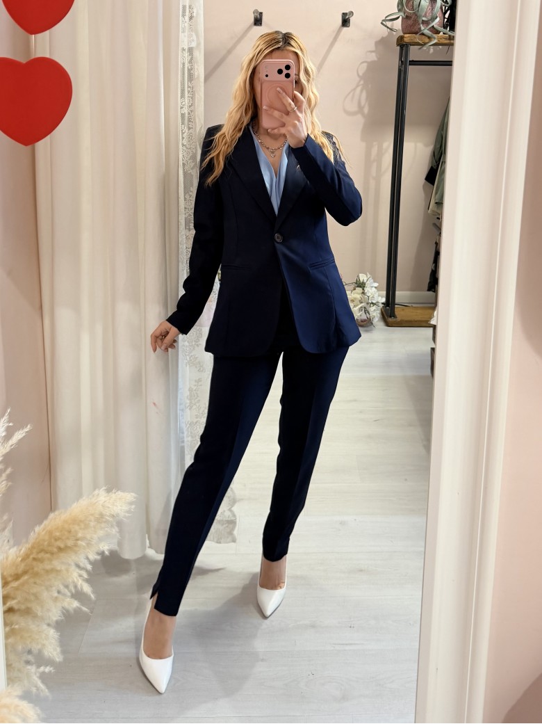 Completo tailleur giacca e pantalone blu