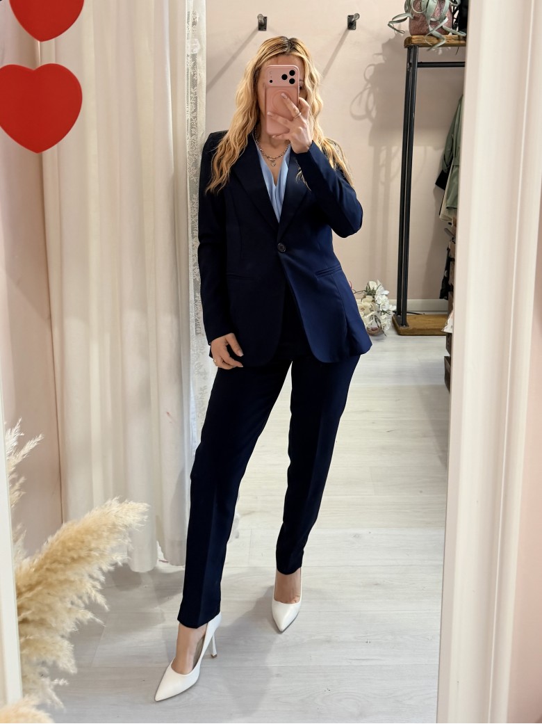 Completo tailleur giacca e pantalone blu