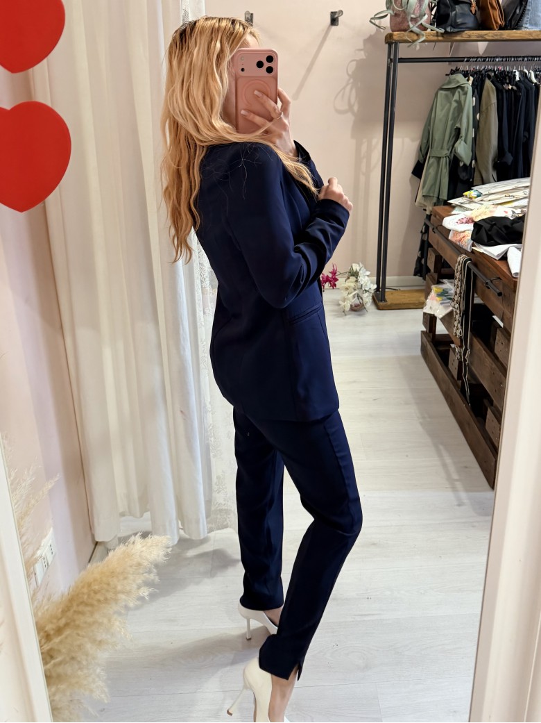 Completo tailleur giacca e pantalone blu