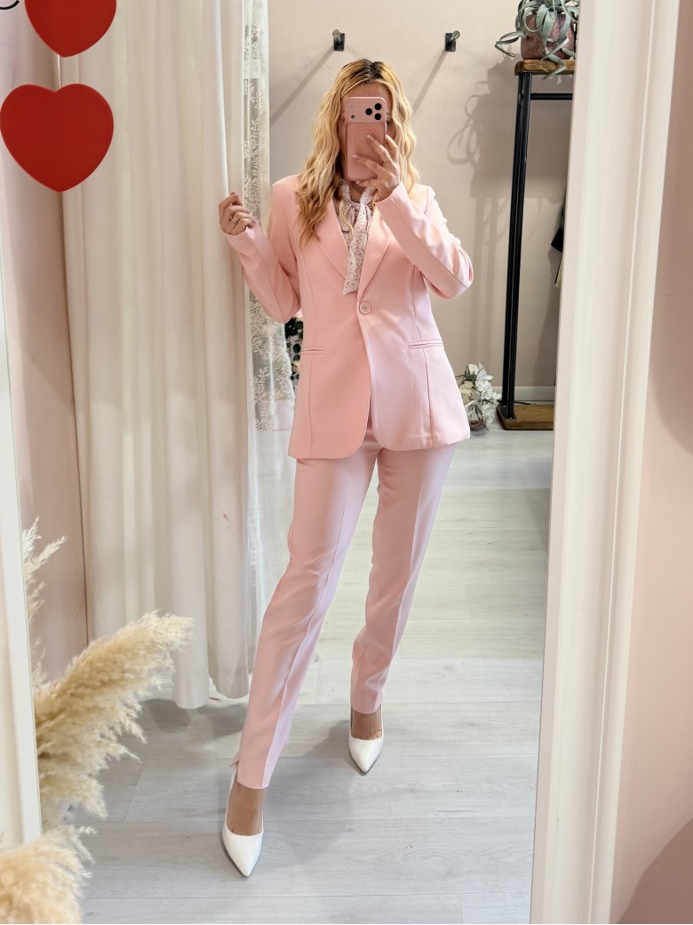 Completo tailleur giacca e pantalone rosa