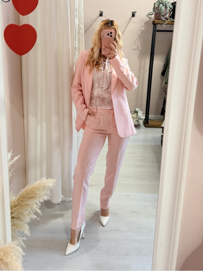 Completo tailleur giacca e pantalone rosa