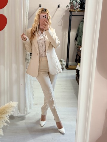 Completo tailleur giacca e pantalone beige 2