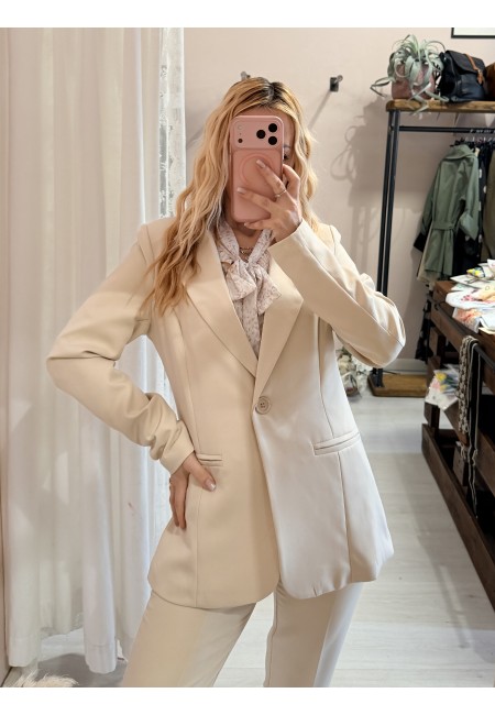 Completo tailleur giacca e pantalone beige