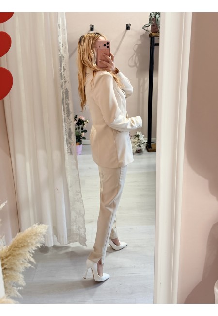 Completo tailleur giacca e pantalone beige