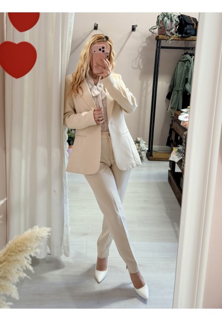 Completo tailleur giacca e pantalone beige