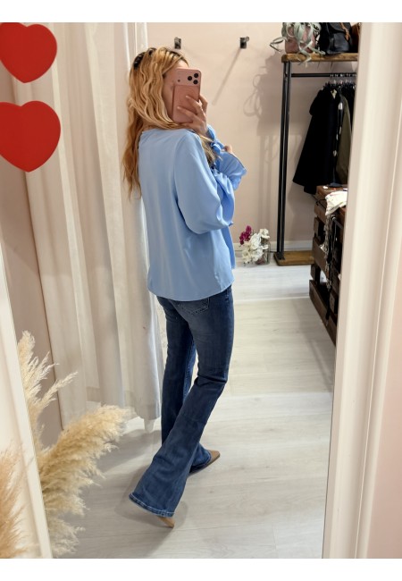 Blusa camicetta scollo con laccino e ruches azzurra