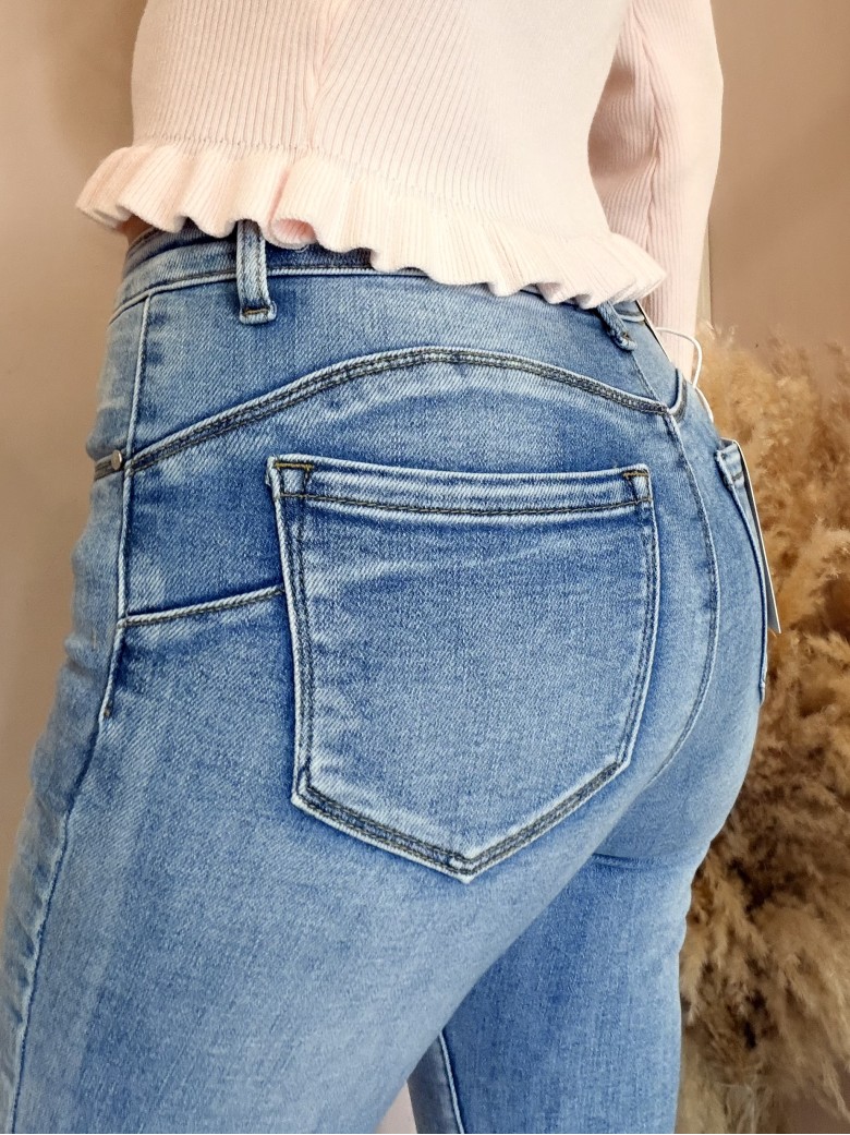 Jeans a ZAMPA push up sfrangiati