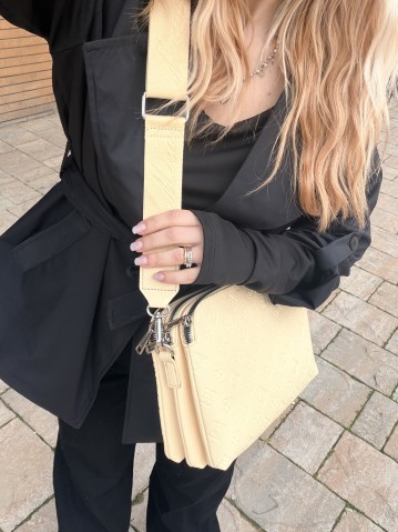 Borsetta stampini gialla con tre zip 2