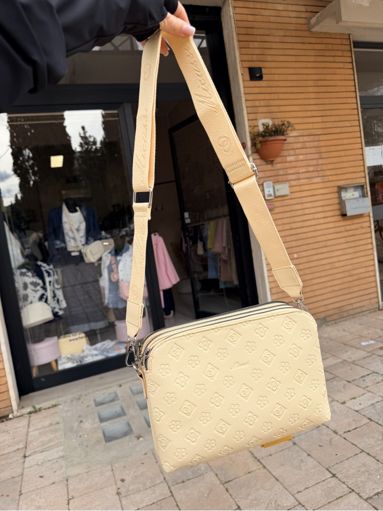 Borsetta stampini gialla con tre zip