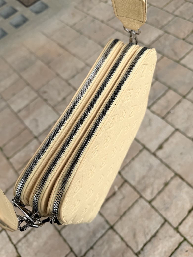 Borsetta stampini gialla con tre zip