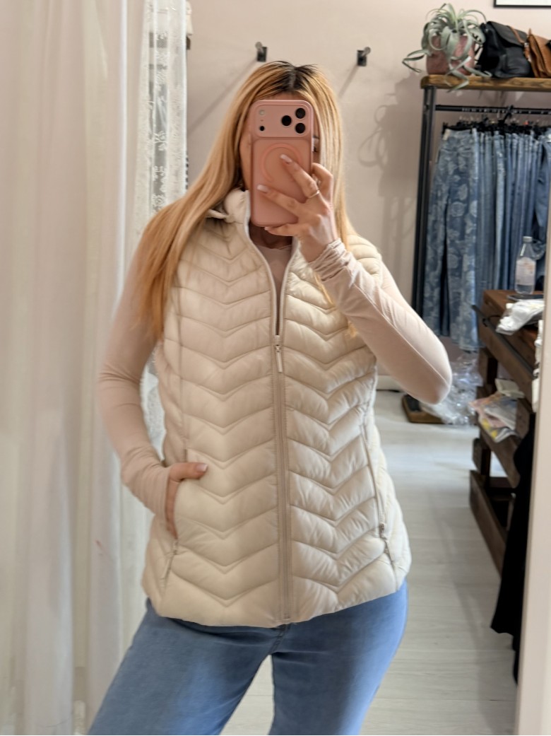 Piumino smanicato beige