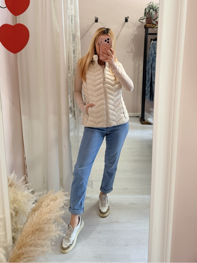 Piumino smanicato beige