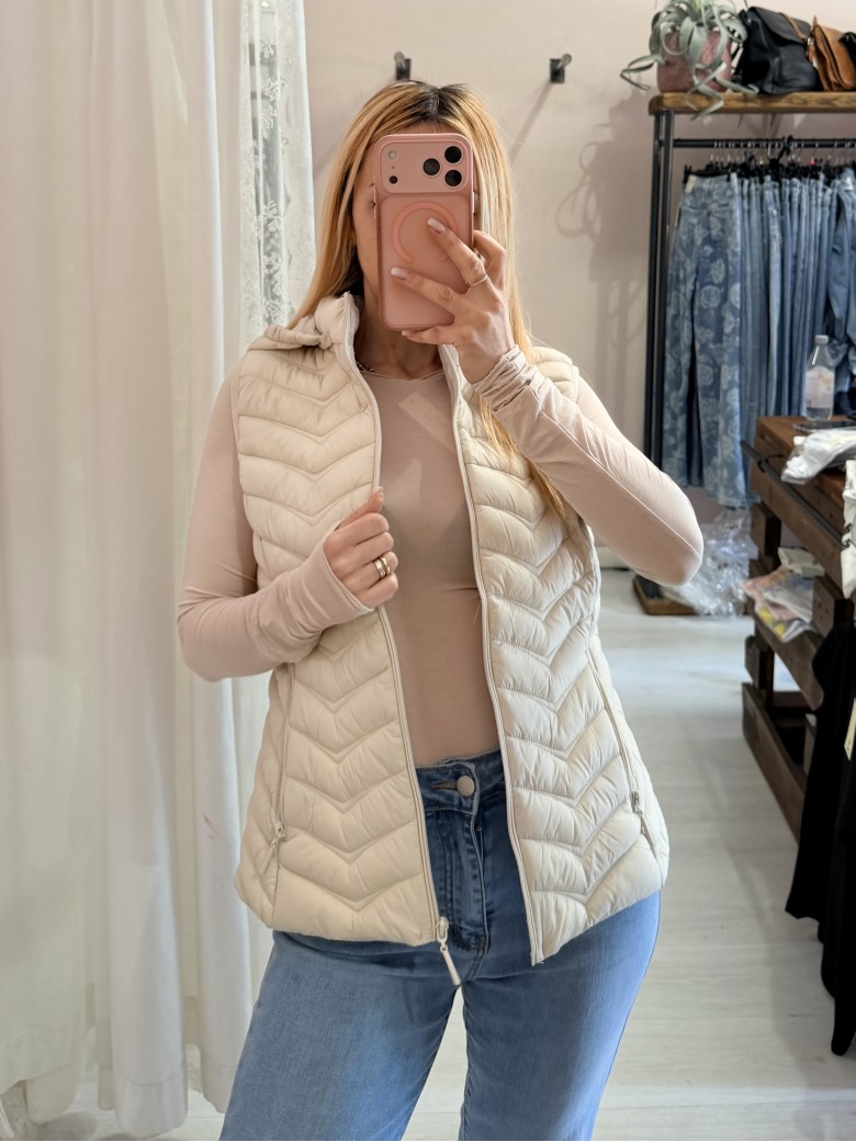 Piumino smanicato beige