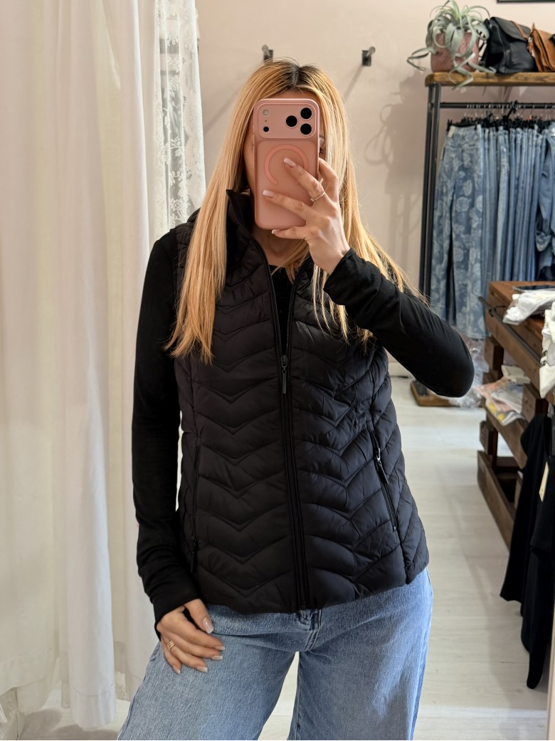 Piumino smanicato nero