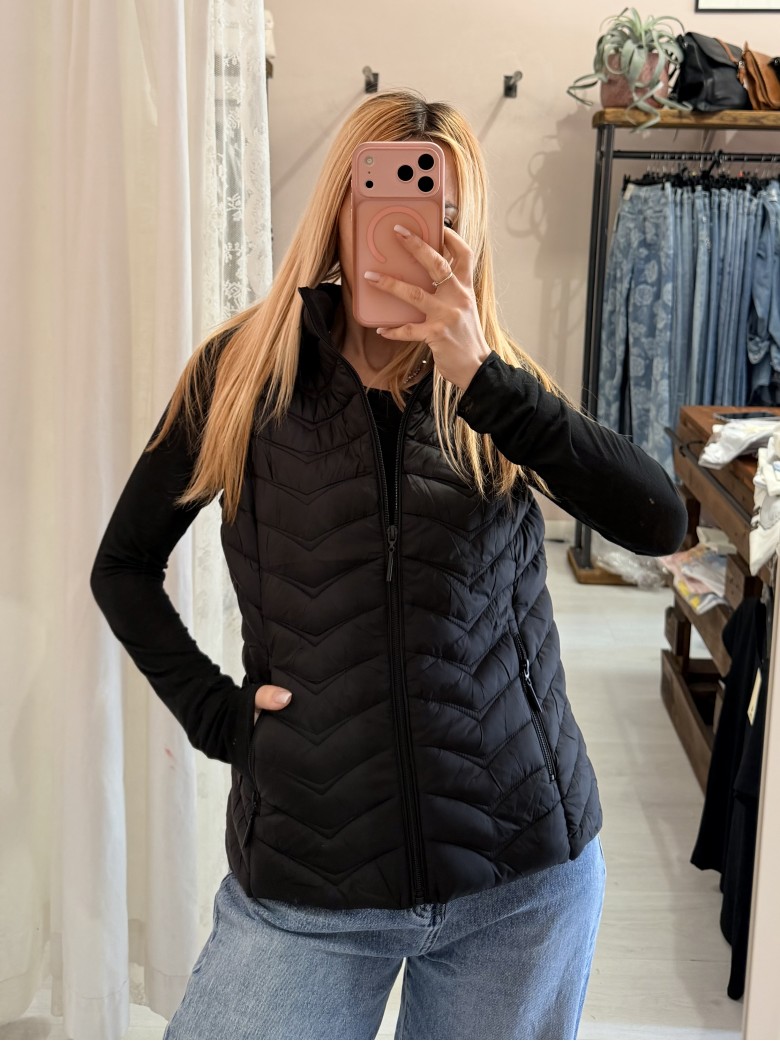 Piumino smanicato nero