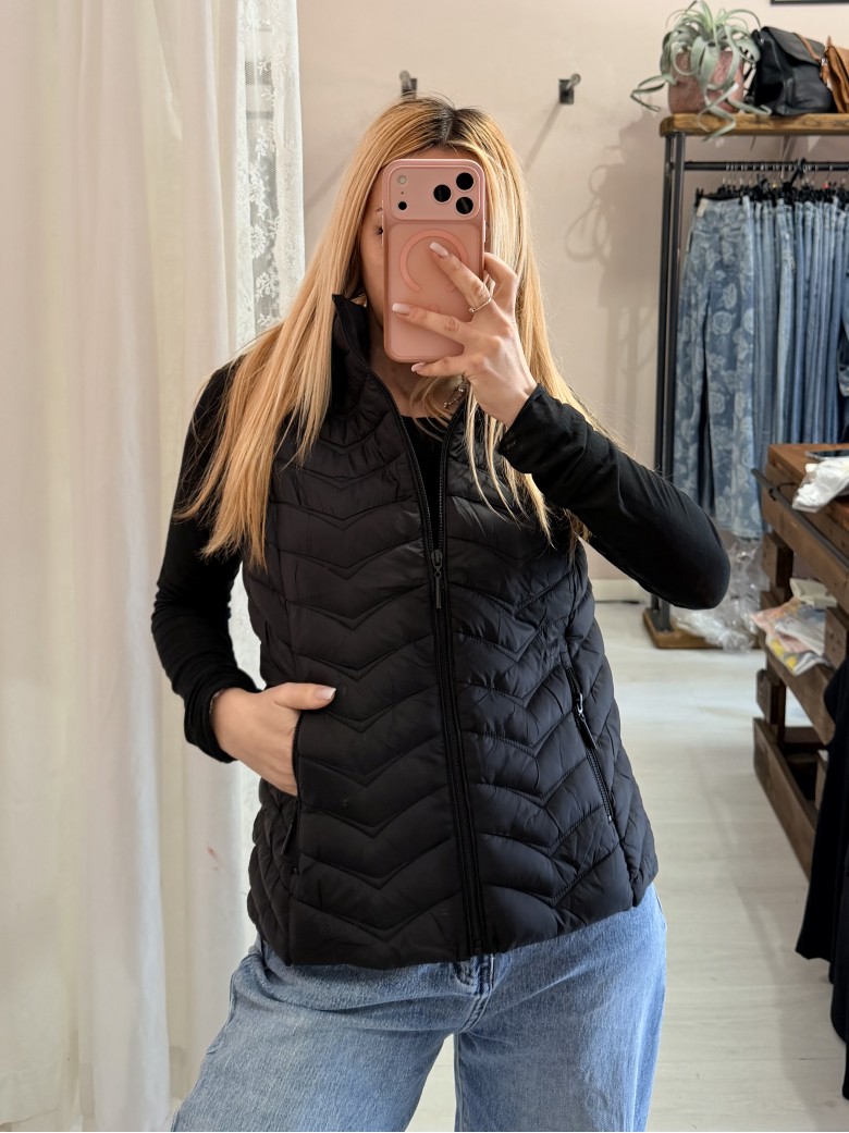 Piumino smanicato nero