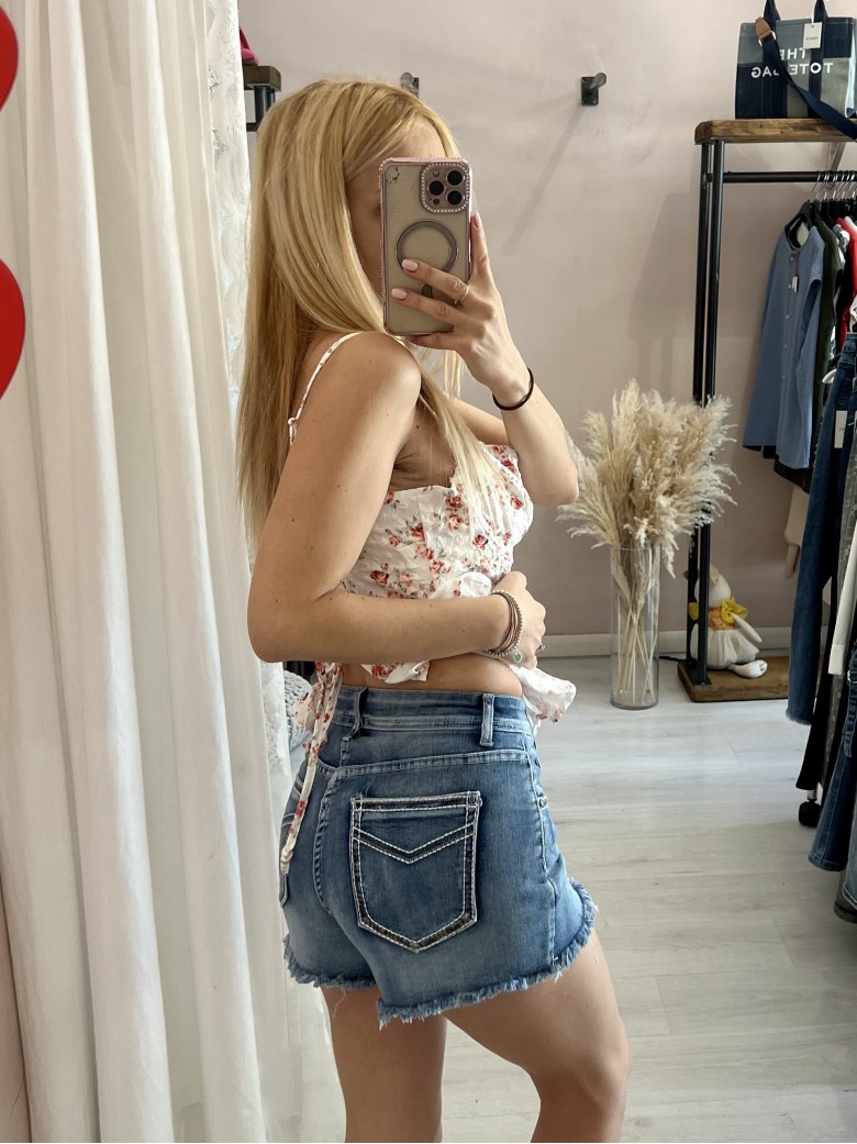 Pantaloncini shorts di jeans strappetti