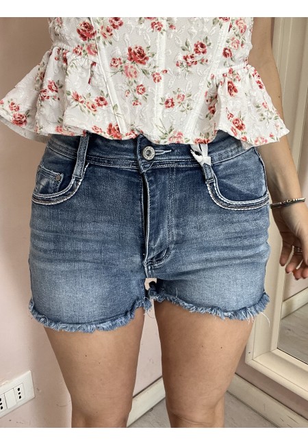 Pantaloncini shorts di jeans strappetti