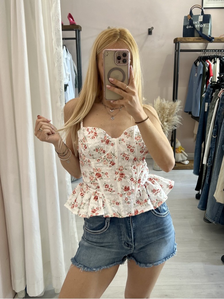 Pantaloncini shorts di jeans strappetti