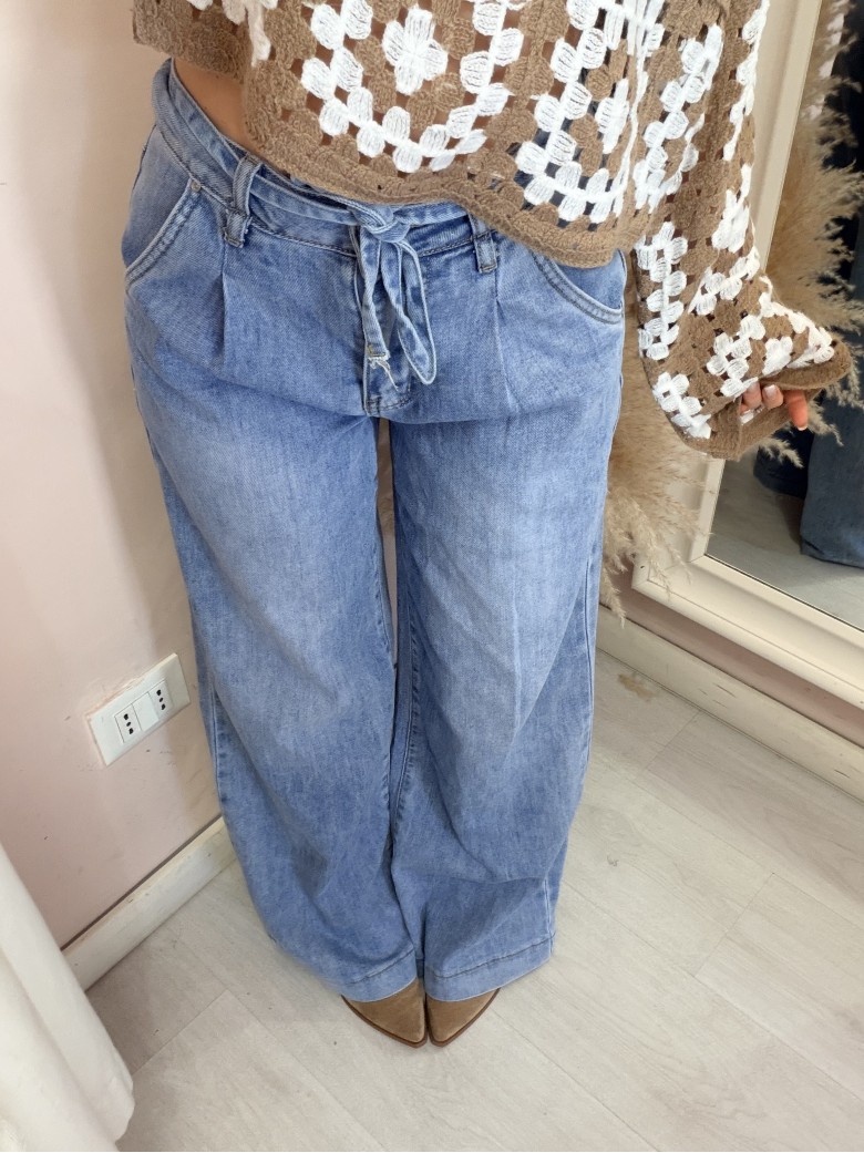 Jeans larghi con laccino