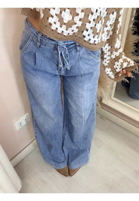 Jeans larghi con laccino