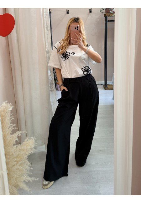 Maglia t shirt bianca fiori ricamati neri