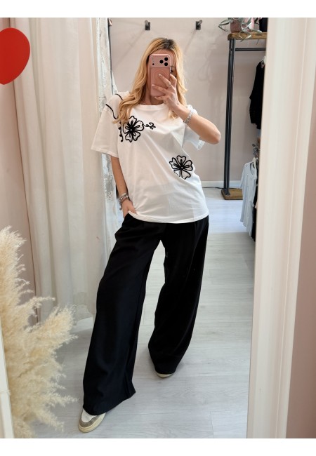 Maglia t shirt bianca fiori ricamati neri