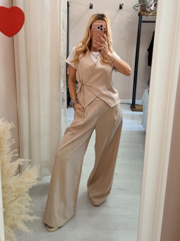 Completo gilet laccino e pantaloni beige 2