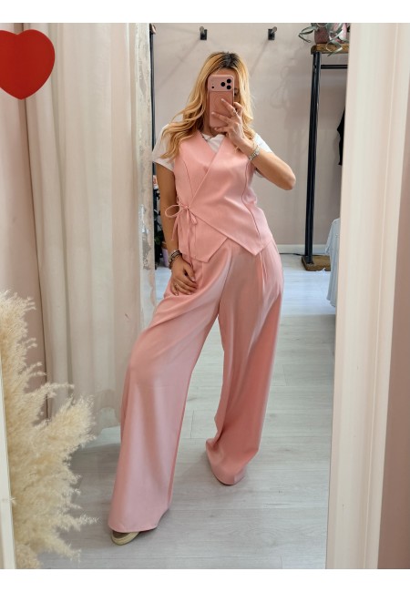 Completo gilet laccino e pantaloni rosa