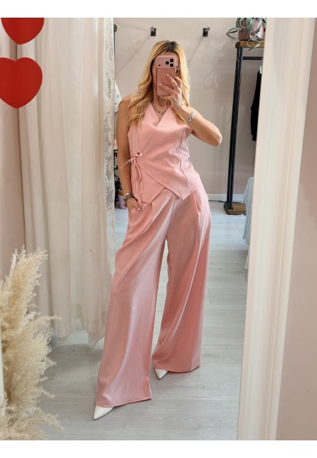 Completo gilet laccino e pantaloni rosa