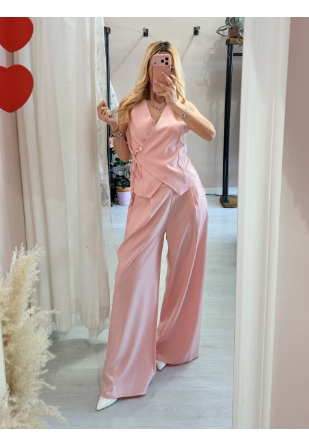 Completo gilet laccino e pantaloni rosa