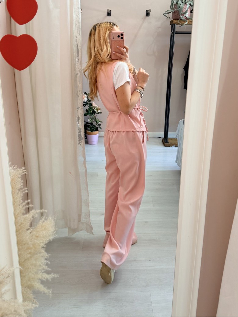 Completo gilet laccino e pantaloni rosa