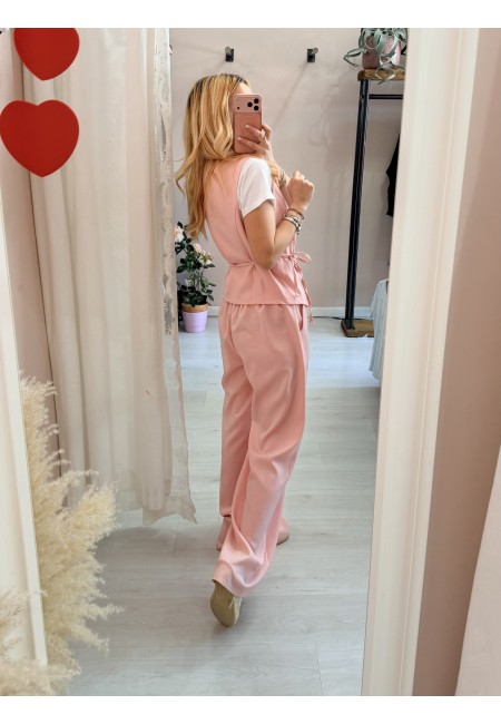 Completo gilet laccino e pantaloni rosa