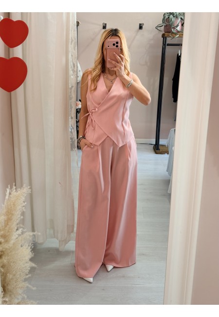 Completo gilet laccino e pantaloni rosa