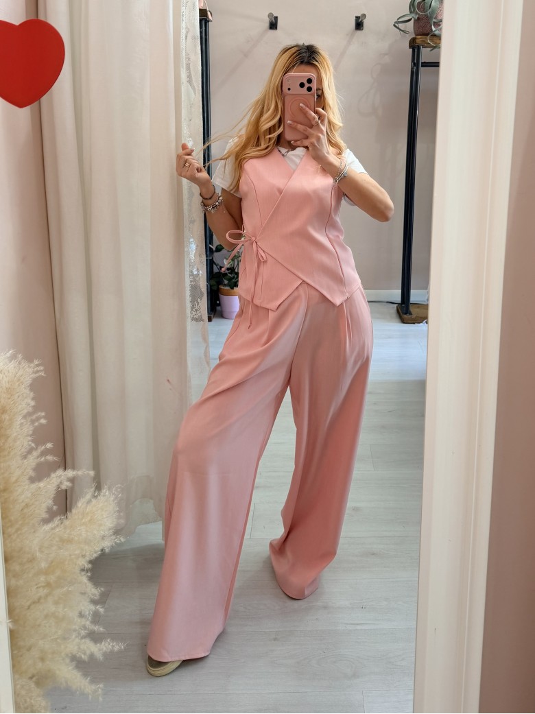 Completo gilet laccino e pantaloni rosa