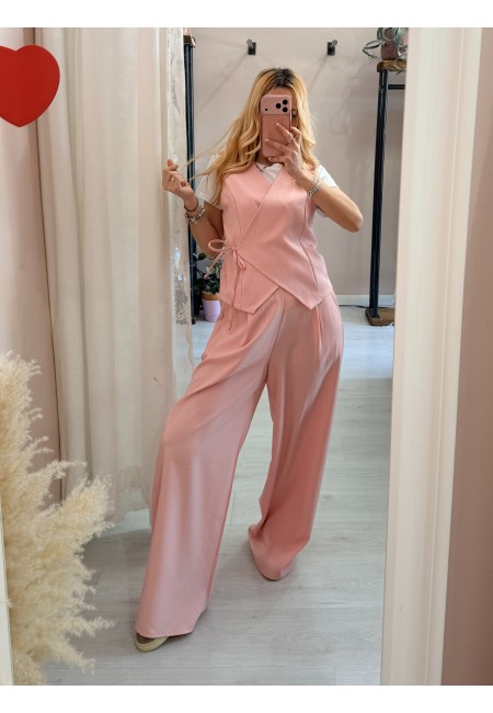 Completo gilet laccino e pantaloni rosa
