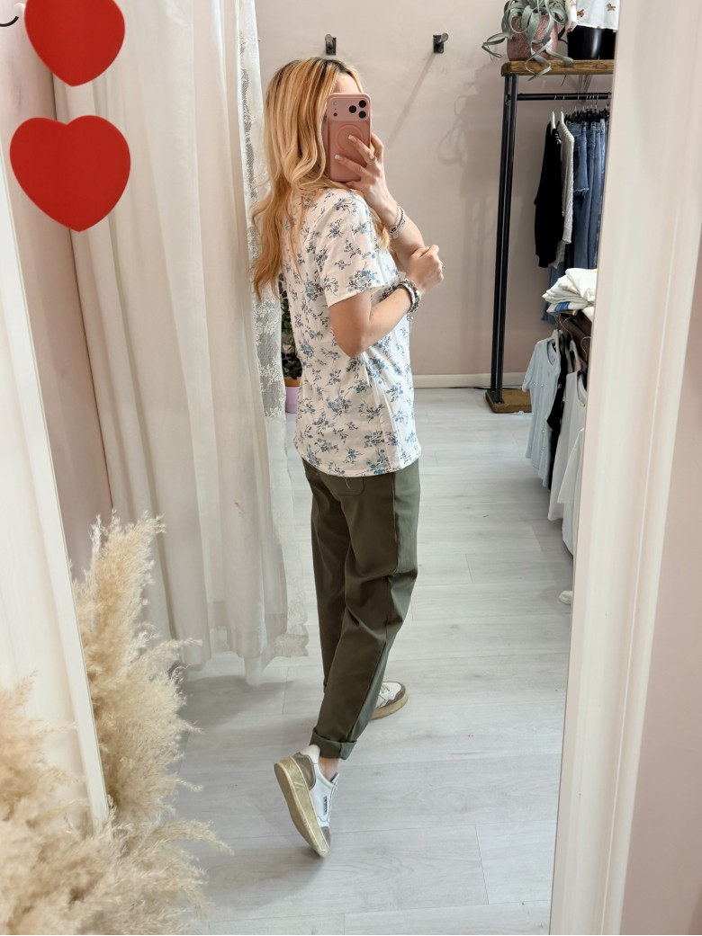 Maglia t shirt fiorellini azzurri