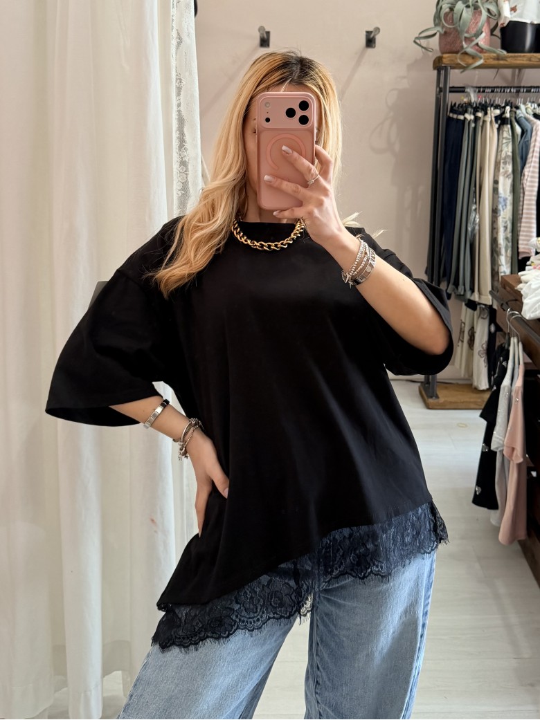 Maglia t shirt asimmetrica con pizzo nera