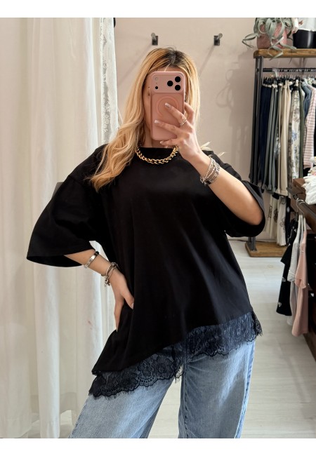 Maglia t shirt asimmetrica con pizzo nera